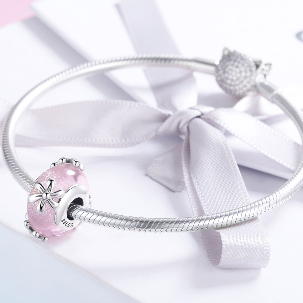 Pink Daisy Glass Bead - Lullaboo